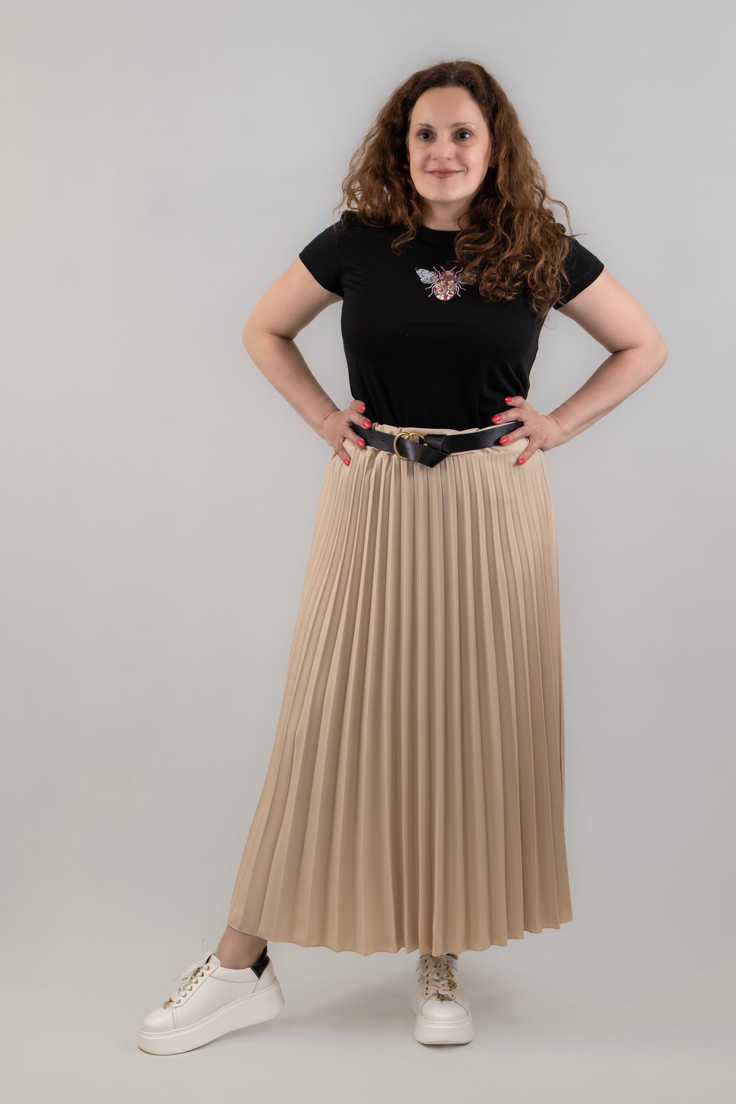 Bézs rakott szoknya övvel